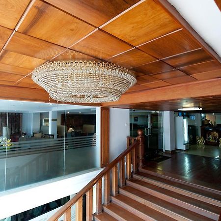 פנום פן Circuit Hotel & Cafe - Nana Hotel מראה חיצוני תמונה