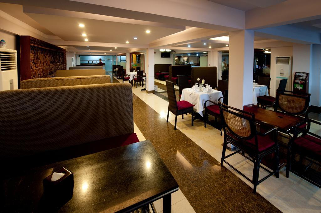 פנום פן Circuit Hotel & Cafe - Nana Hotel מראה חיצוני תמונה