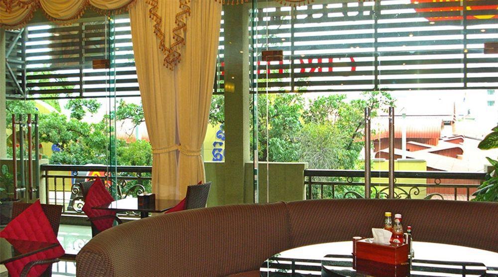 פנום פן Circuit Hotel & Cafe - Nana Hotel מראה חיצוני תמונה